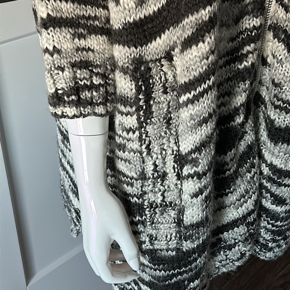 Gypsy 05 Hollywood Zip Cardigan w/pockets - Picture 4 of 15